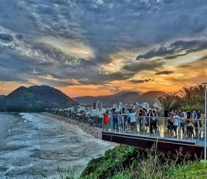 Apto A Menos De 5 Minutos Da Praia Das Asturias! Guaruja Exterior photo